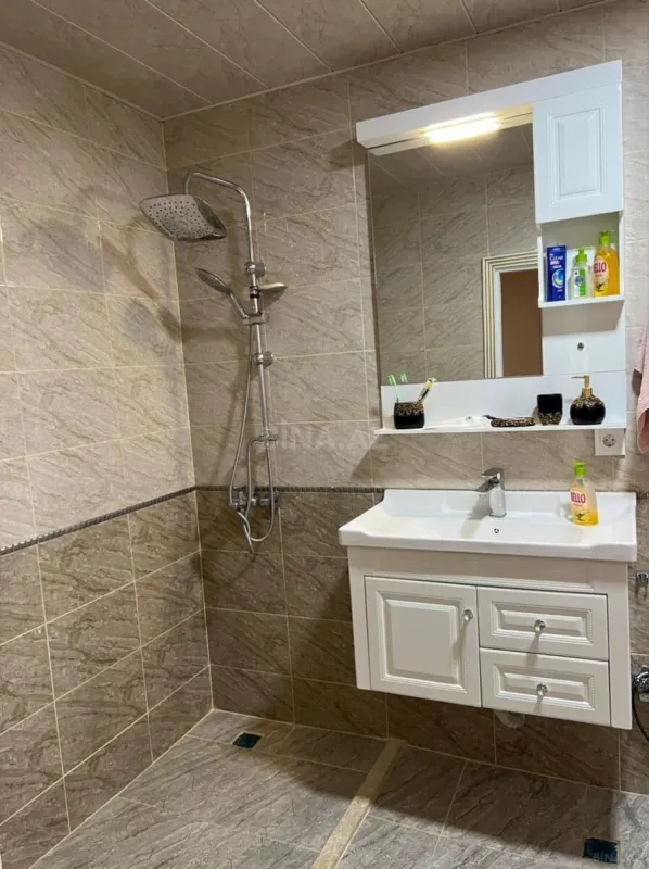 Kirayə verilir 2 otaqlı mənzil 86 m²
