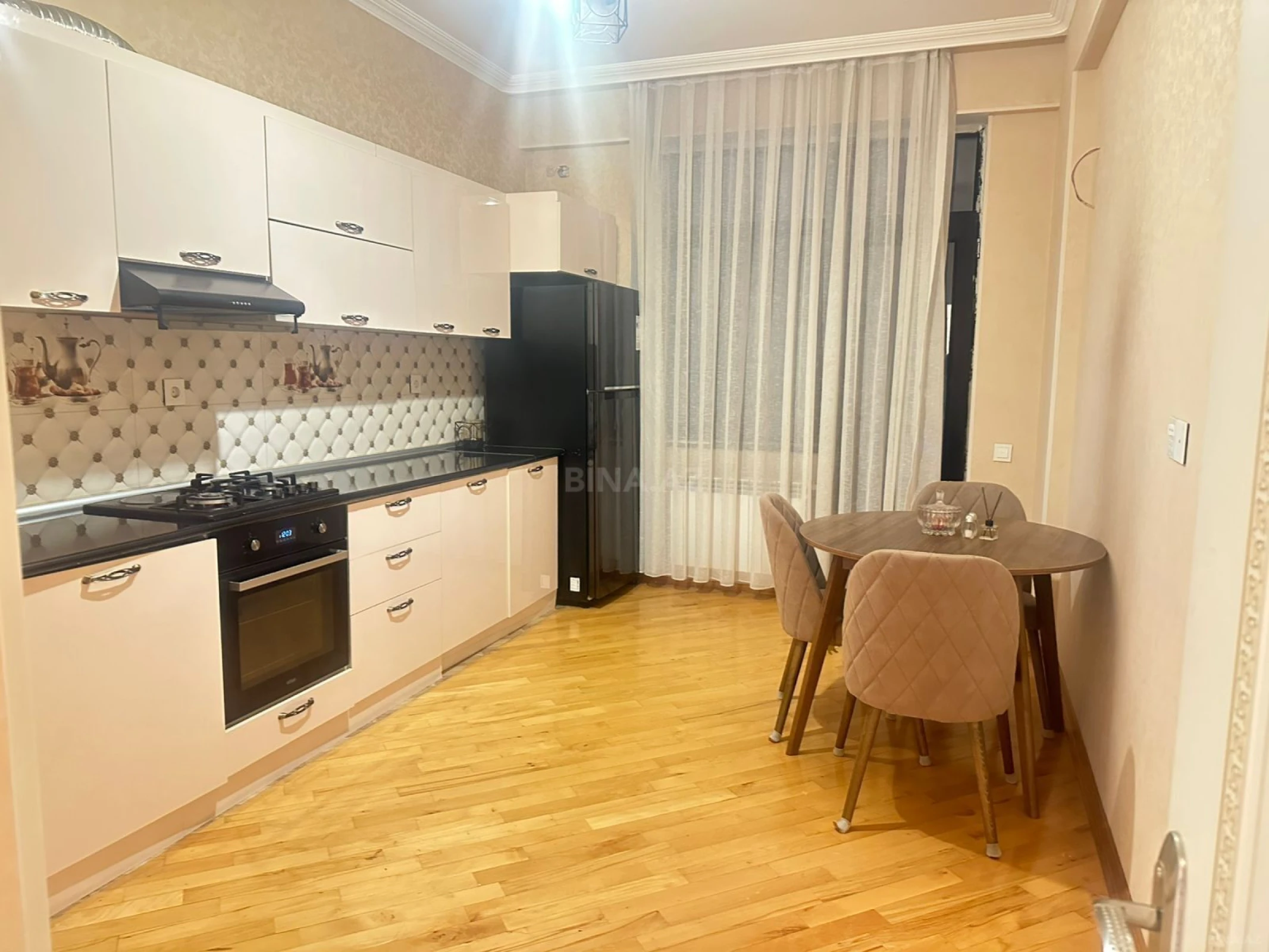 Kirayə verilir 2 otaqlı mənzil 86 m²
