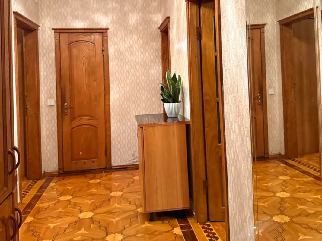 Satılır 4 otaqlı mənzil 80 m²