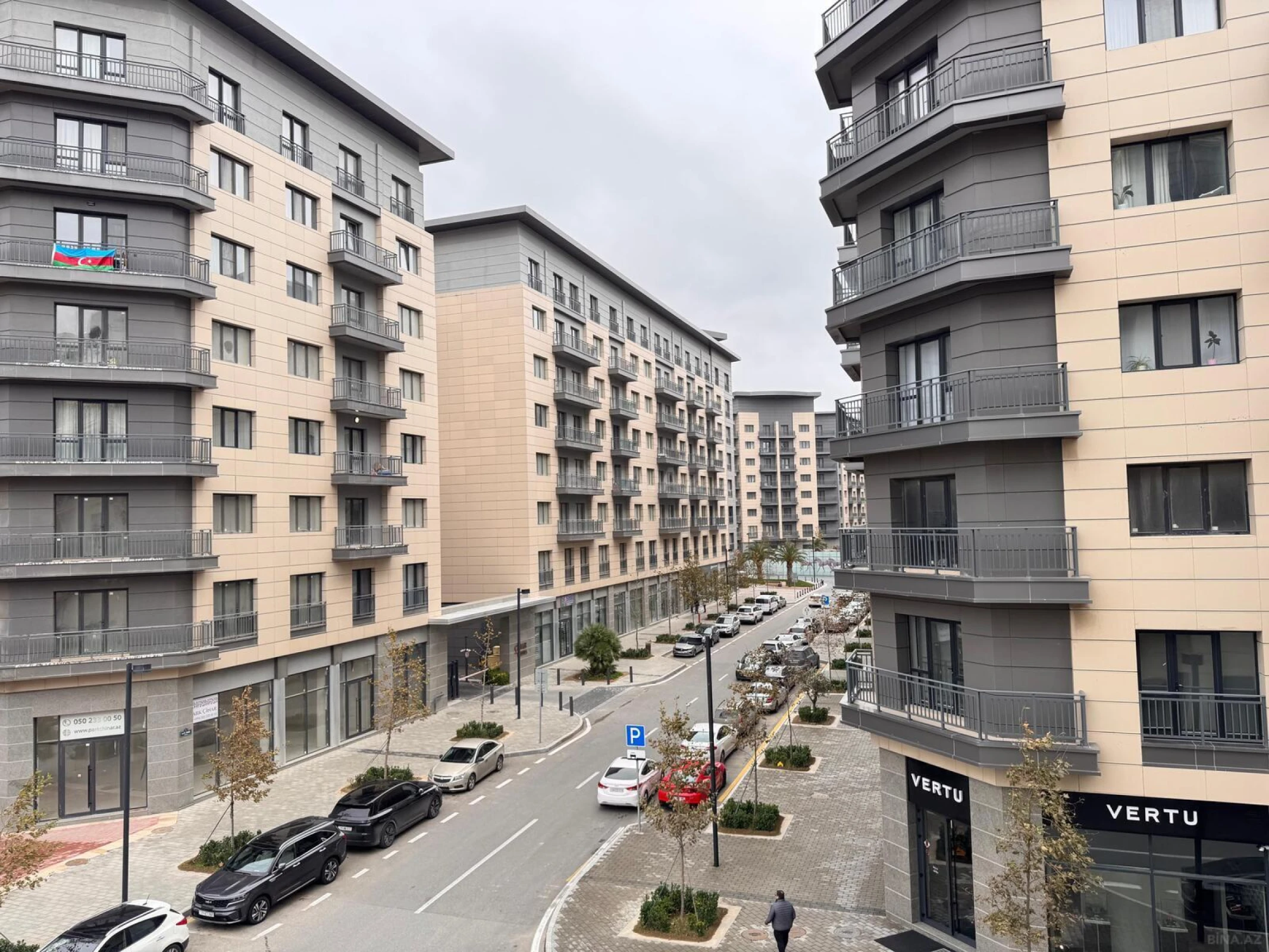 Satılır 4 otaqlı mənzil 210 m²