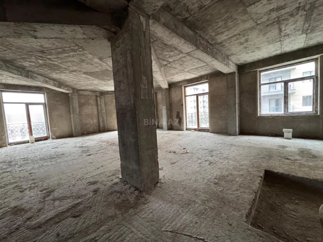 Satılır 4 otaqlı mənzil 210 m²