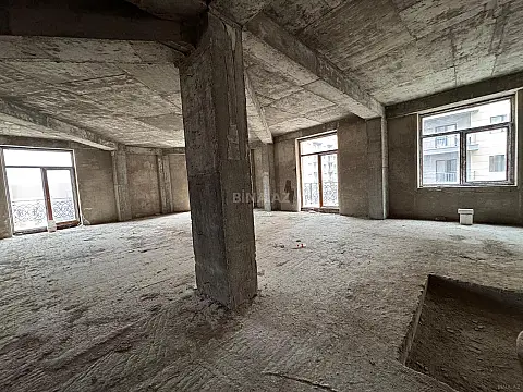 Satılır 4 otaqlı mənzil 210 m²