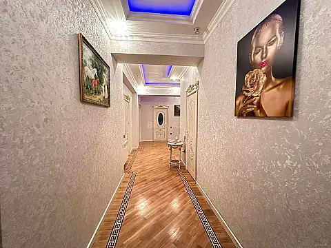 Satılır 3 otaqlı mənzil 140 m²