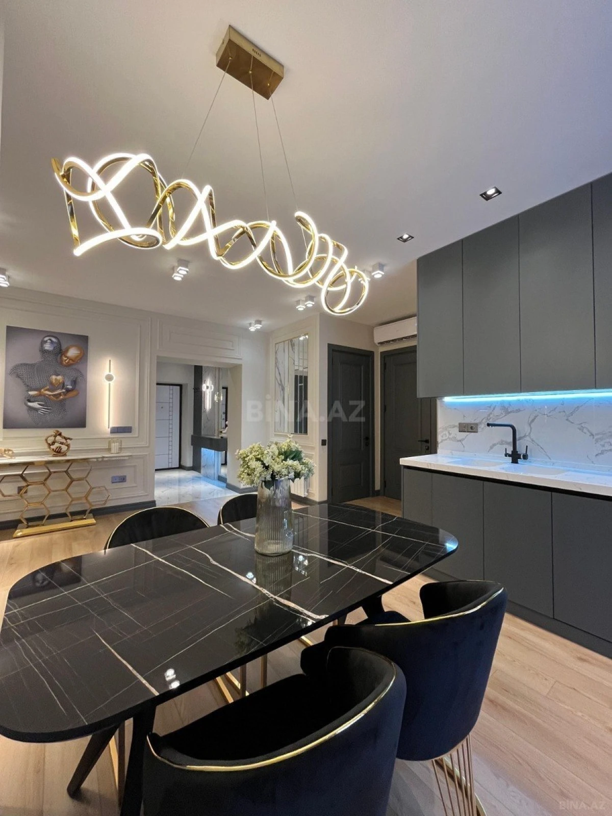 Satılır 3 otaqlı mənzil 98 m²