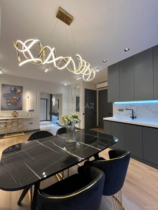 Satılır 3 otaqlı mənzil 98 m²