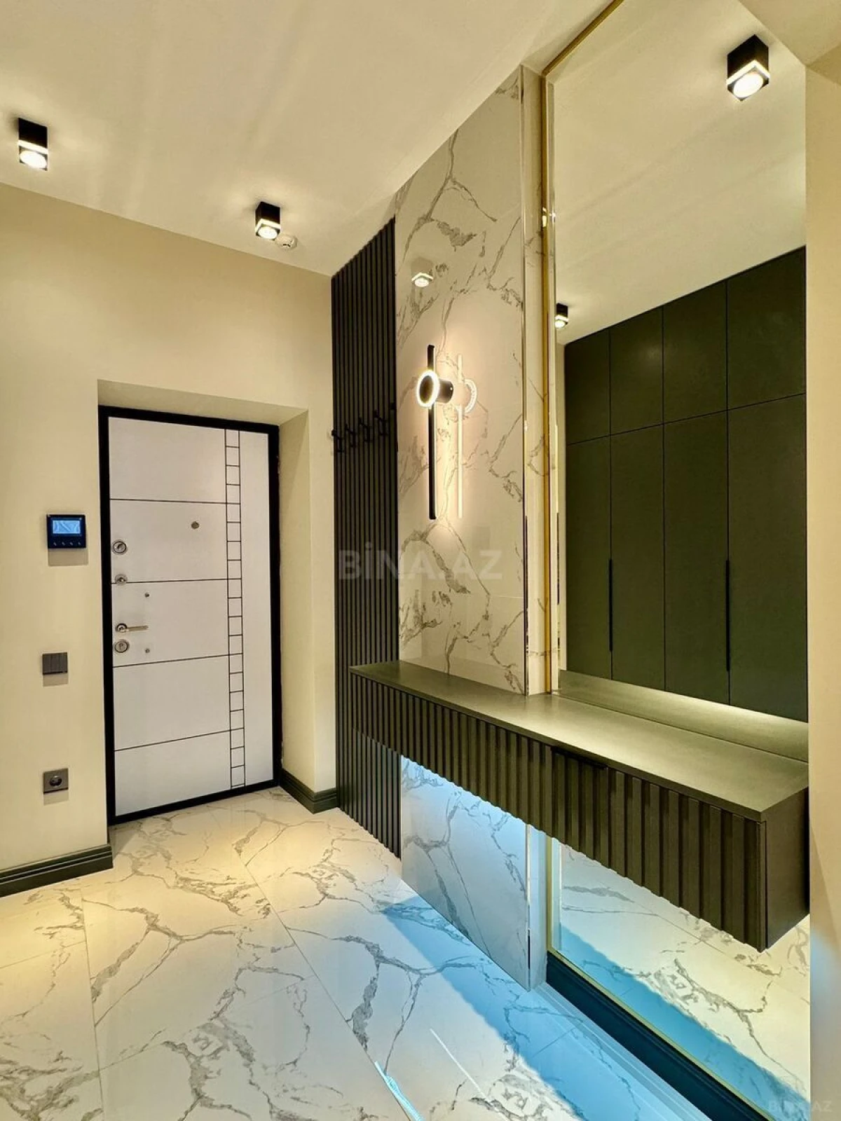 Satılır 3 otaqlı mənzil 98 m²