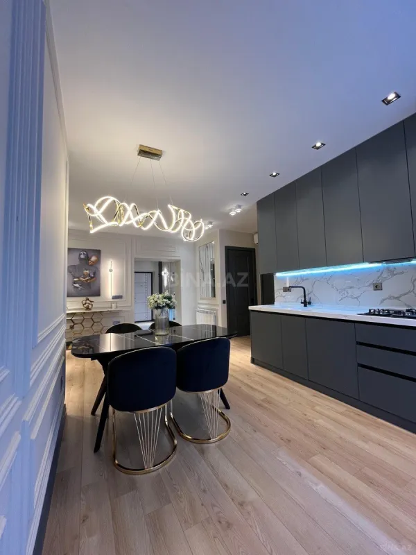 Satılır 3 otaqlı mənzil 98 m²