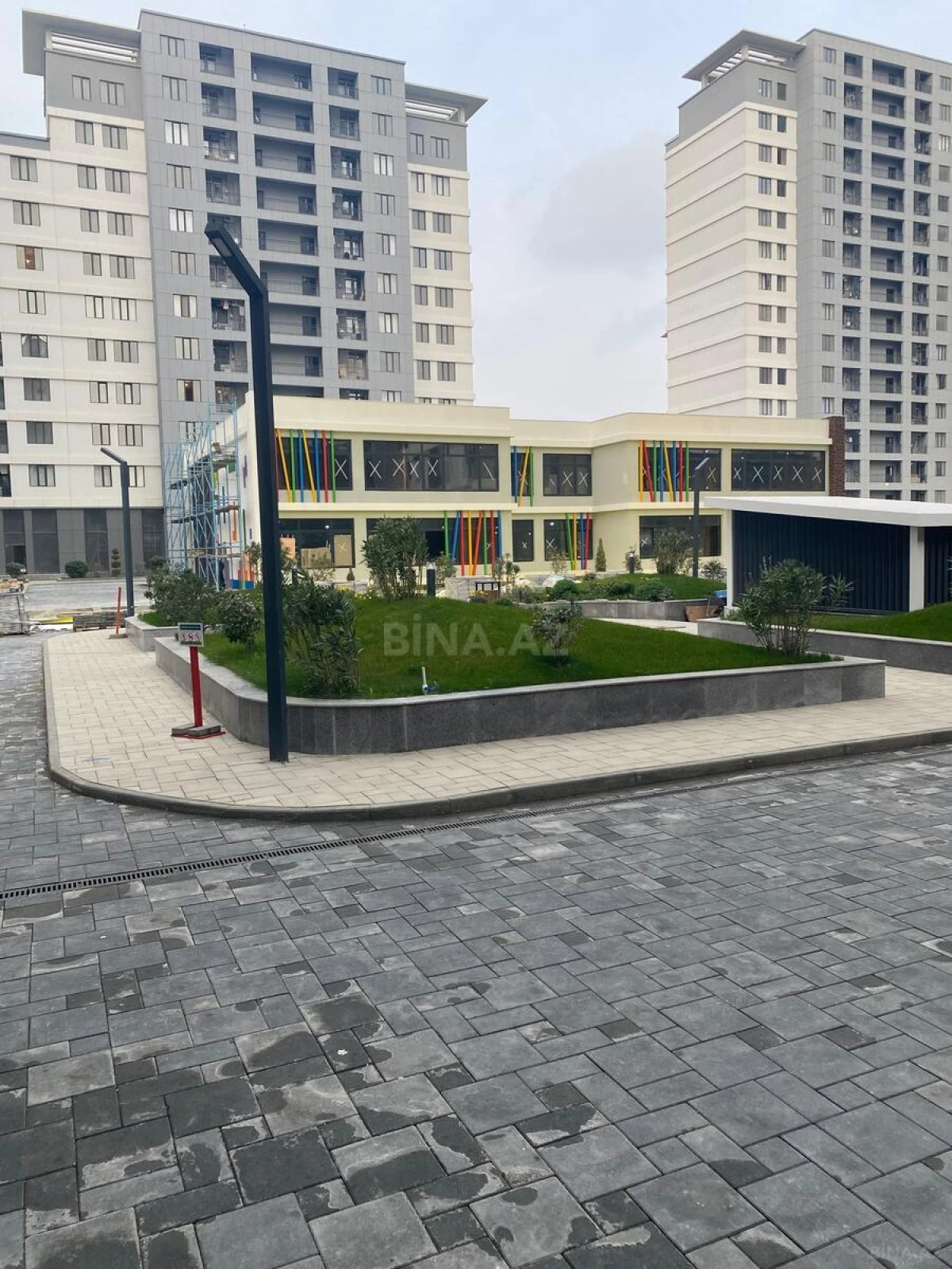 Satılır 3 otaqlı mənzil 77.7 m²