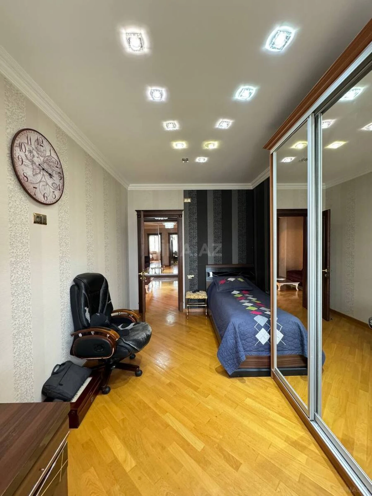 Satılır 3 otaqlı mənzil 128 m²