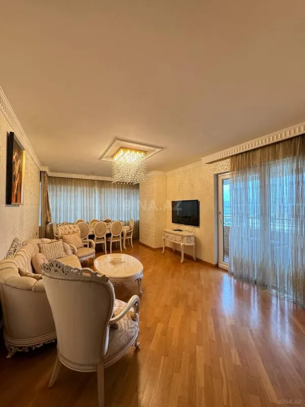 Satılır 3 otaqlı mənzil 128 m²