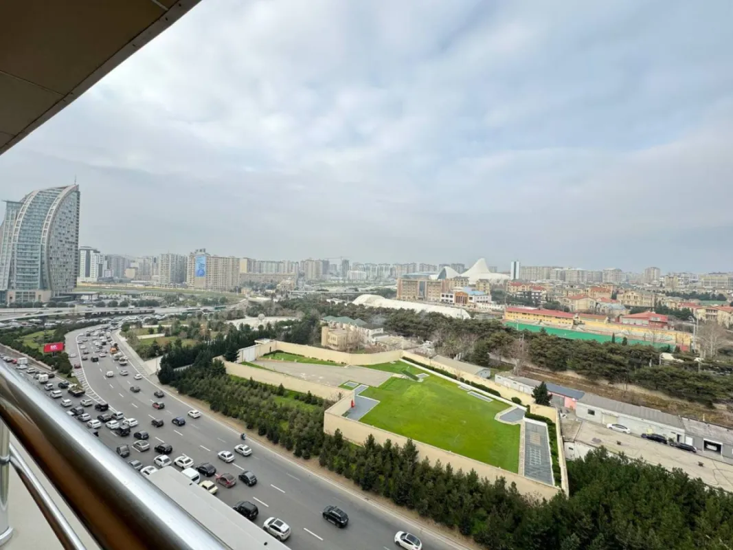 Satılır 3 otaqlı mənzil 128 m²