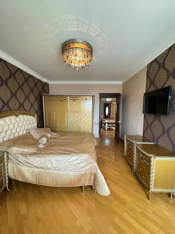 Satılır 3 otaqlı mənzil 128 m²