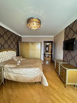 Satılır 3 otaqlı mənzil 128 m²