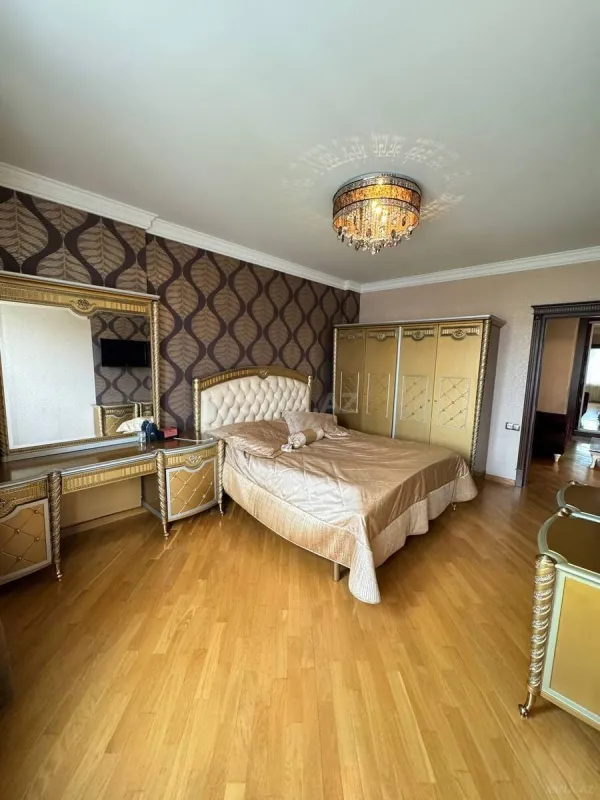 Satılır 3 otaqlı mənzil 128 m²