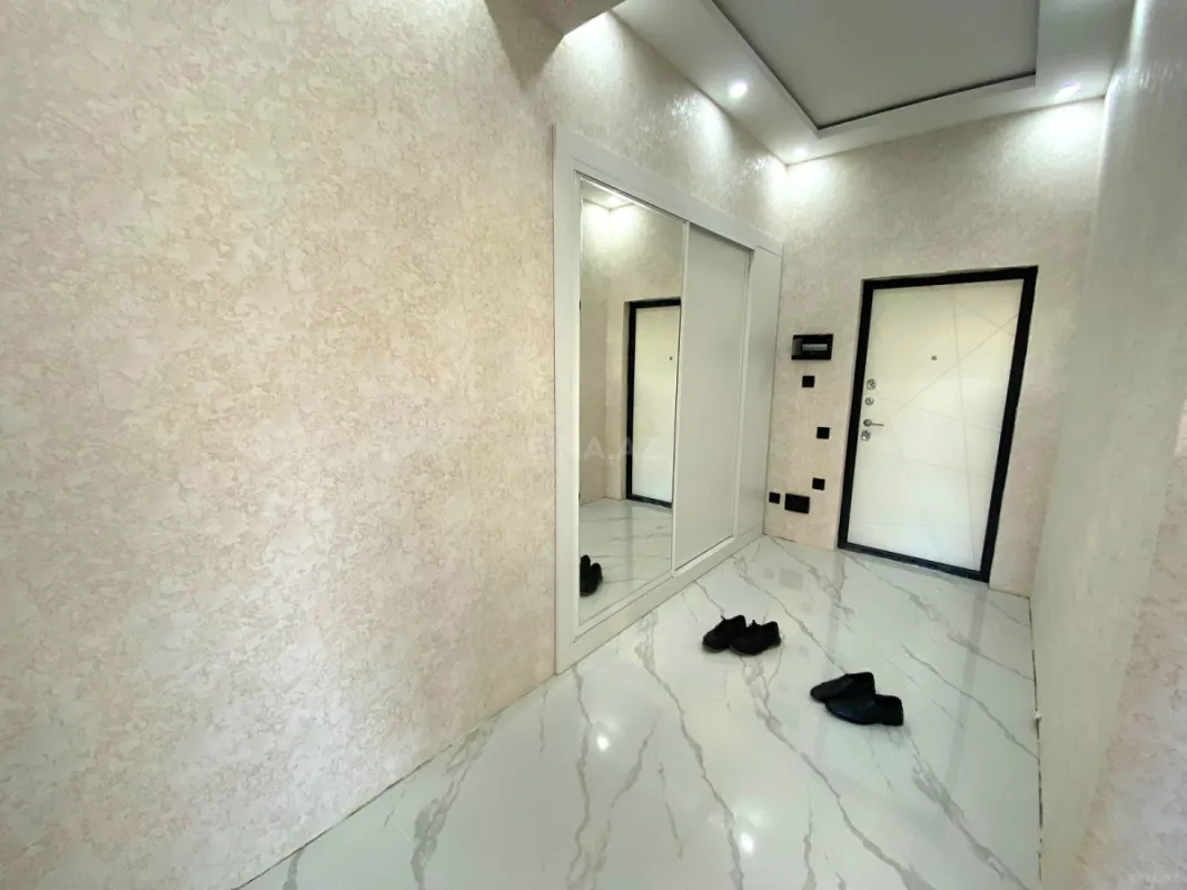 Satılır 3 otaqlı mənzil 92 m²