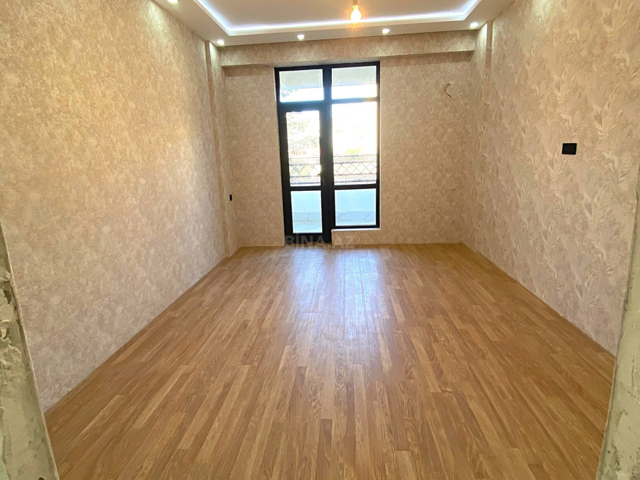 Satılır 3 otaqlı mənzil 92 m²