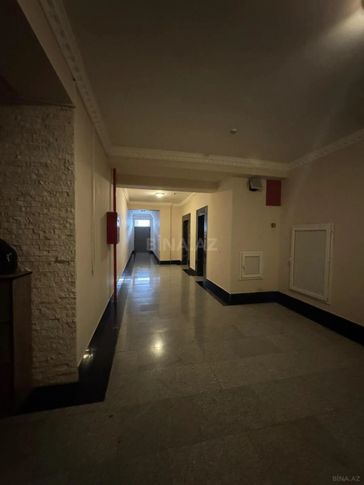 Satılır 3 otaqlı mənzil 159 m²