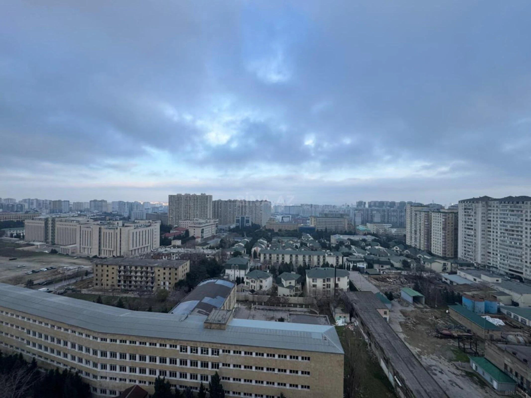 Satılır 3 otaqlı mənzil 159 m²