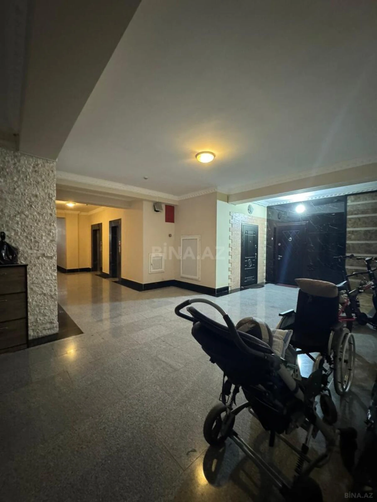 Satılır 3 otaqlı mənzil 159 m²