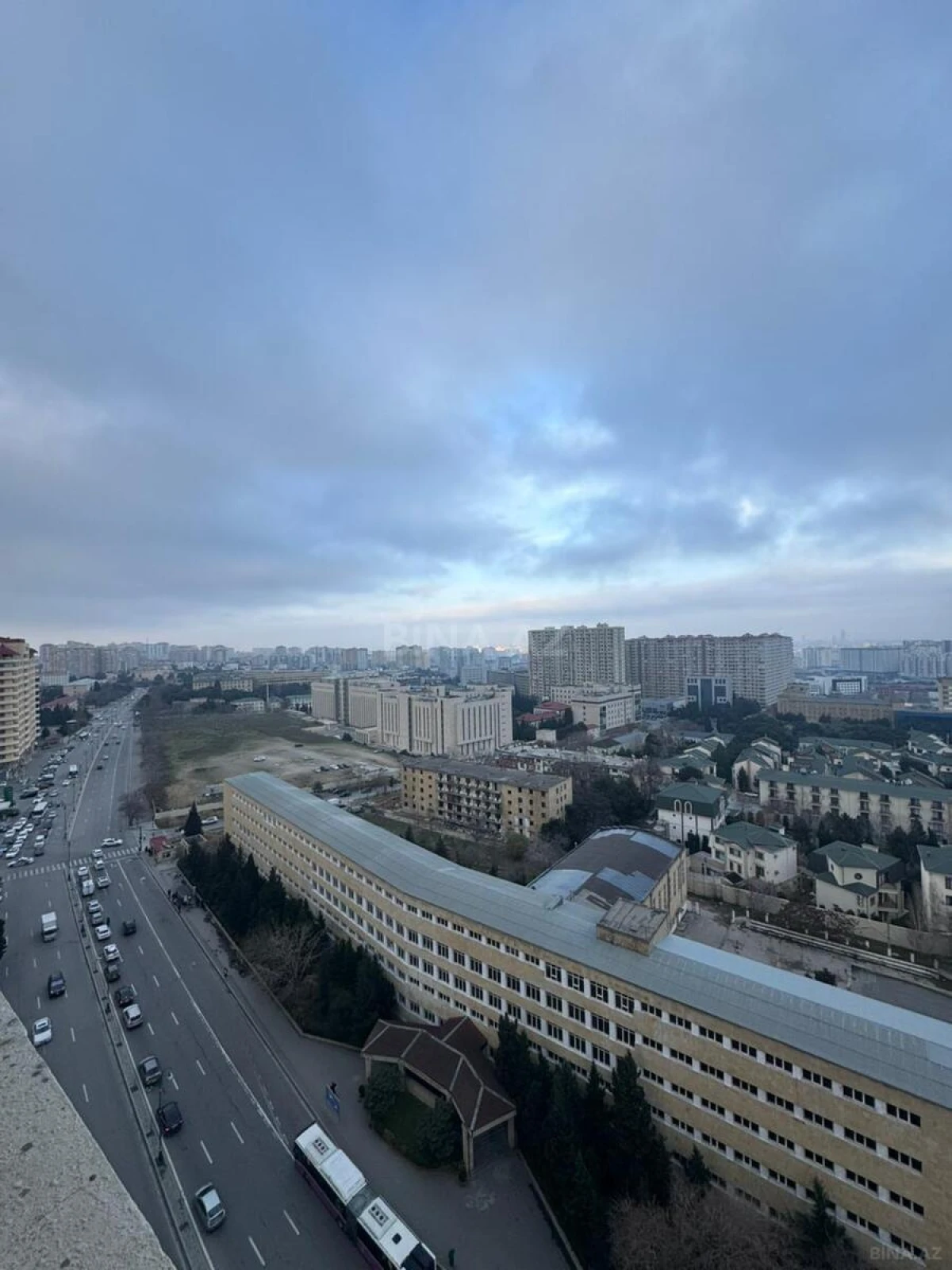 Satılır 3 otaqlı mənzil 159 m²