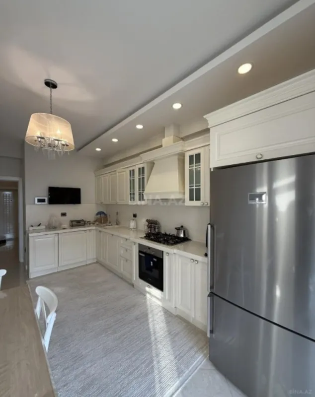 Satılır 3 otaqlı mənzil 143 m²