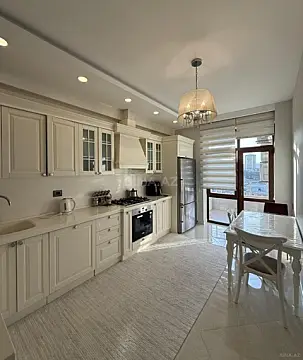 Satılır 3 otaqlı mənzil 143 m²