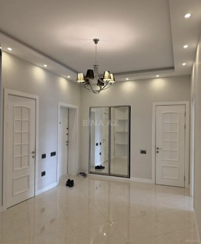 Satılır 3 otaqlı mənzil 143 m²