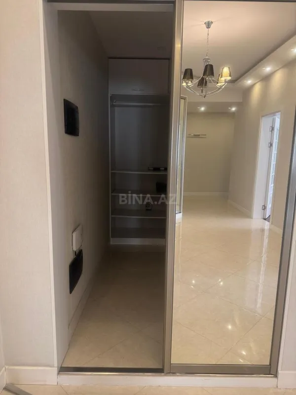 Satılır 3 otaqlı mənzil 143 m²