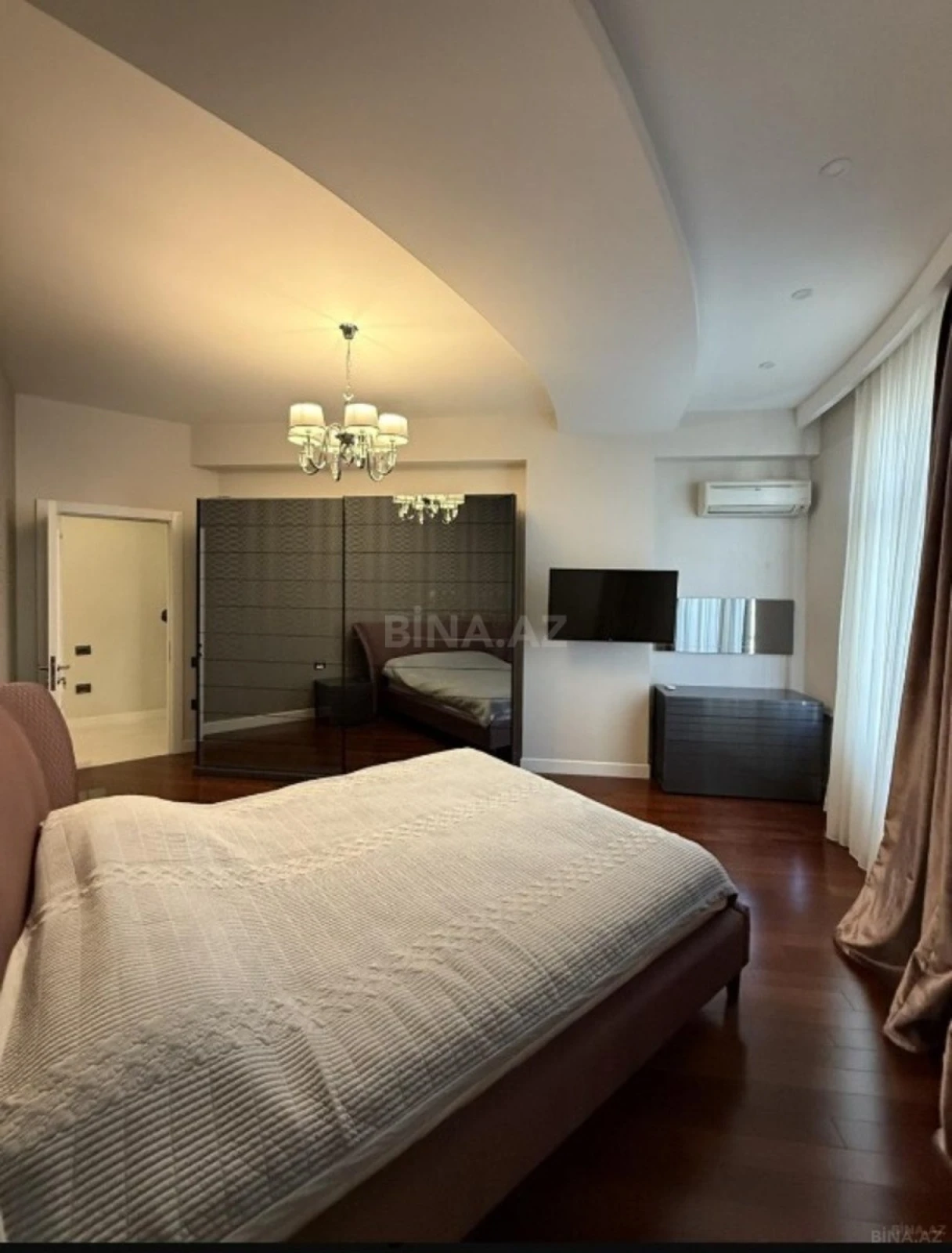Satılır 3 otaqlı mənzil 143 m²