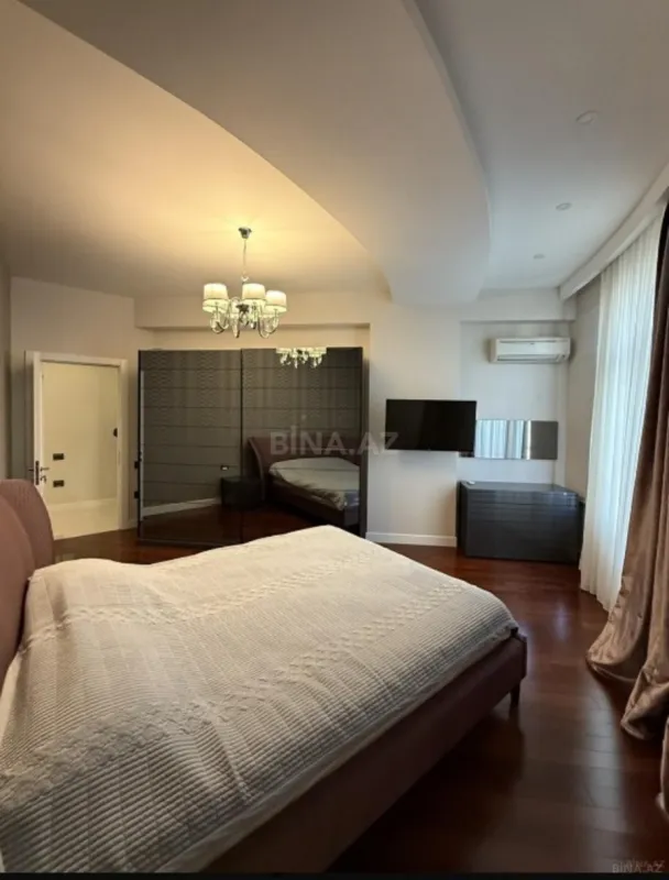 Satılır 3 otaqlı mənzil 143 m²