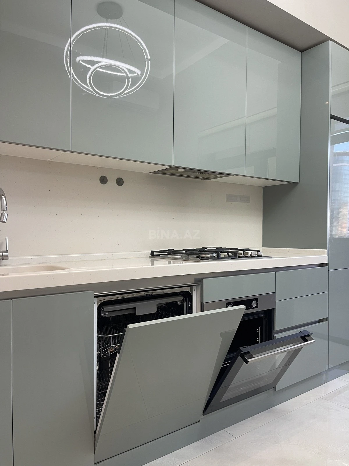 Kirayə verilir 2 otaqlı mənzil 95 m²