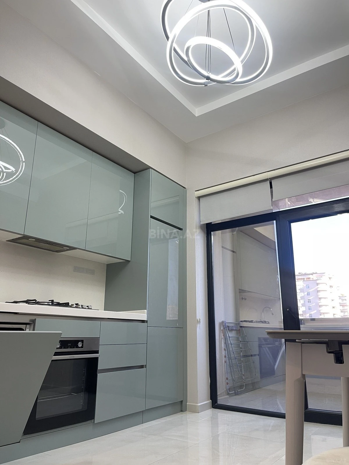 Kirayə verilir 2 otaqlı mənzil 95 m²