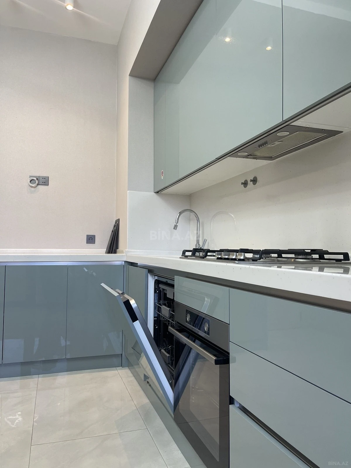 Kirayə verilir 2 otaqlı mənzil 95 m²