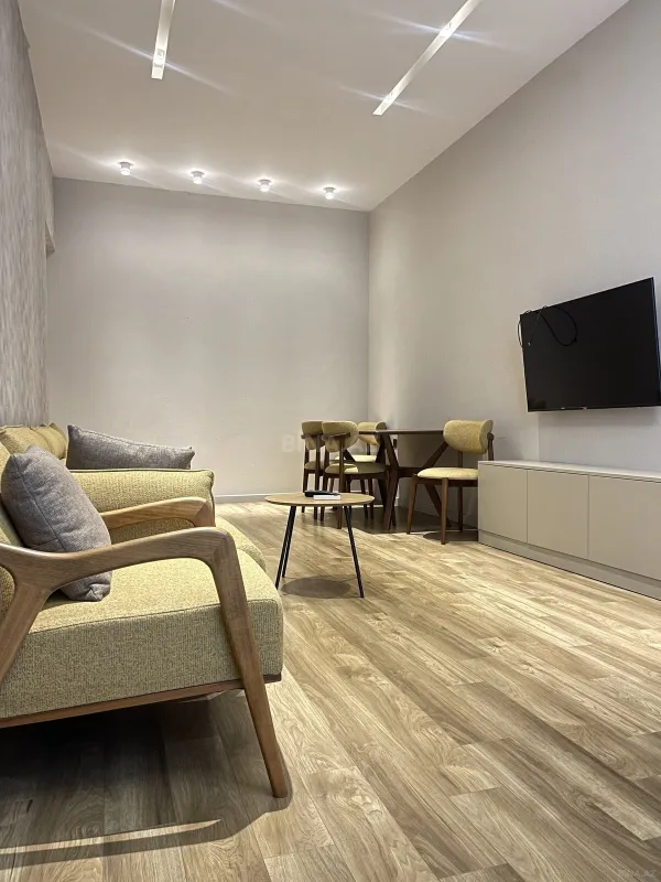 Kirayə verilir 2 otaqlı mənzil 95 m²