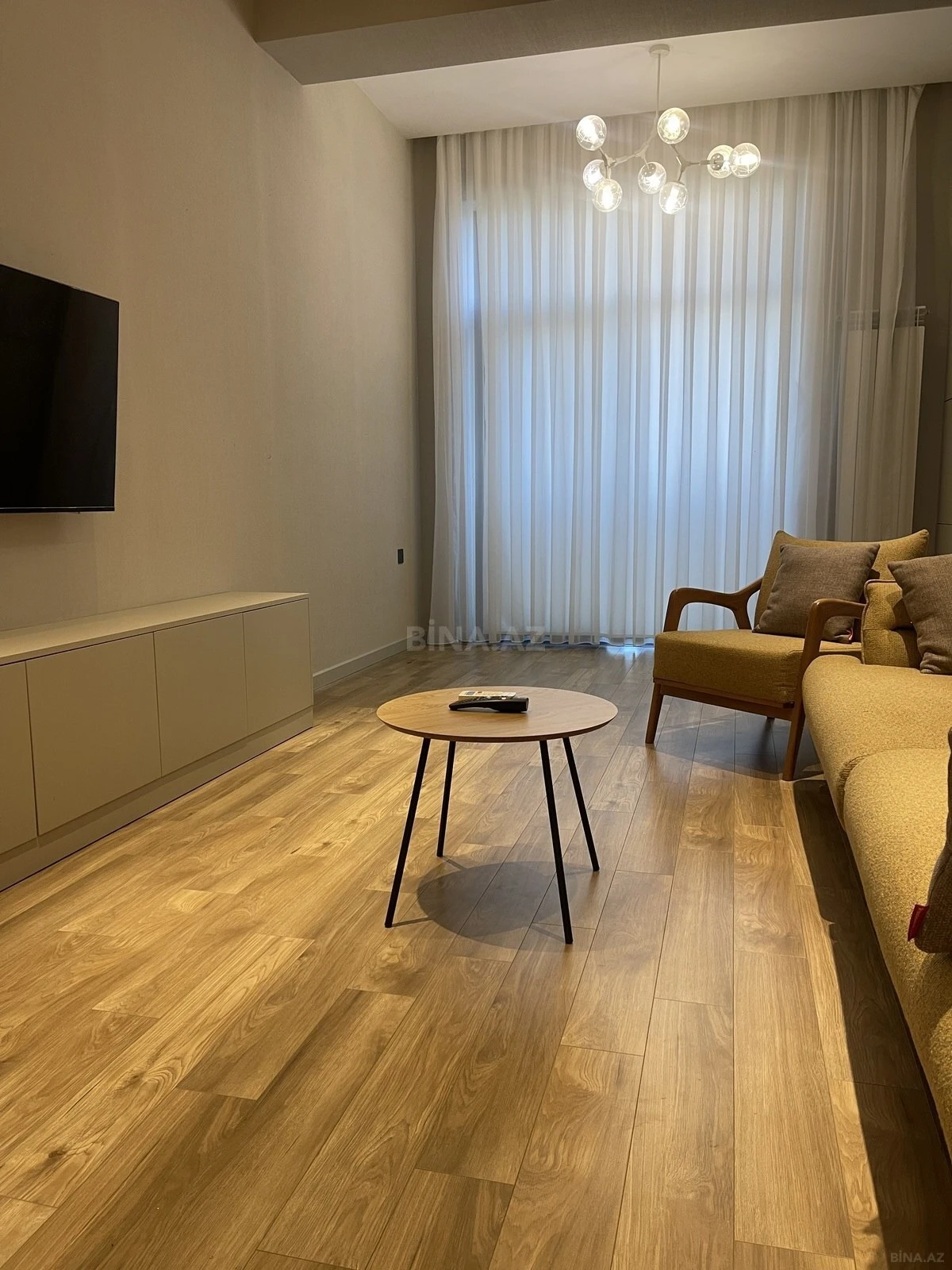 Kirayə verilir 2 otaqlı mənzil 95 m²