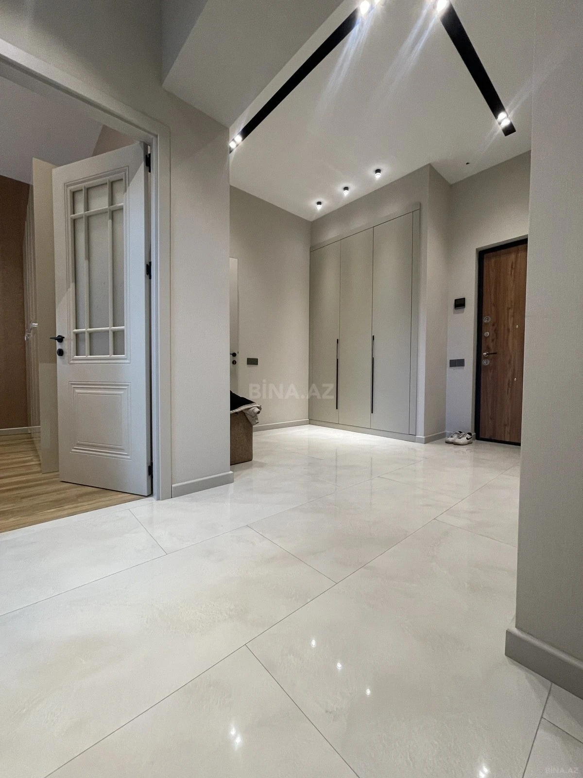 Kirayə verilir 2 otaqlı mənzil 95 m²
