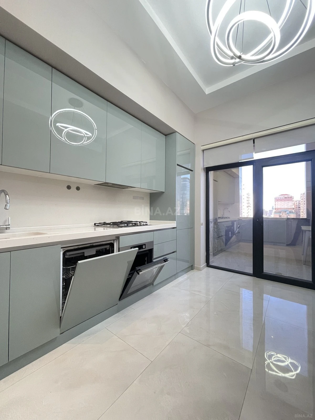 Kirayə verilir 2 otaqlı mənzil 95 m²