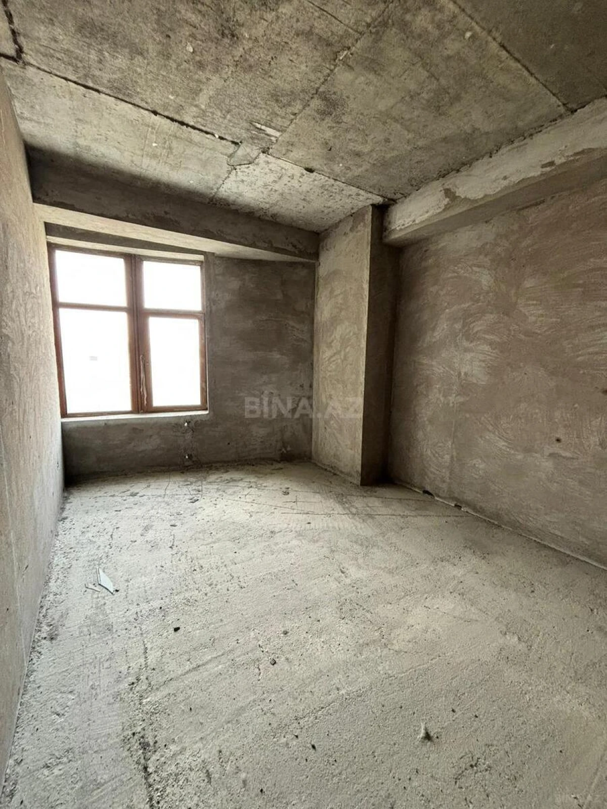 Satılır 4 otaqlı mənzil 240 m²