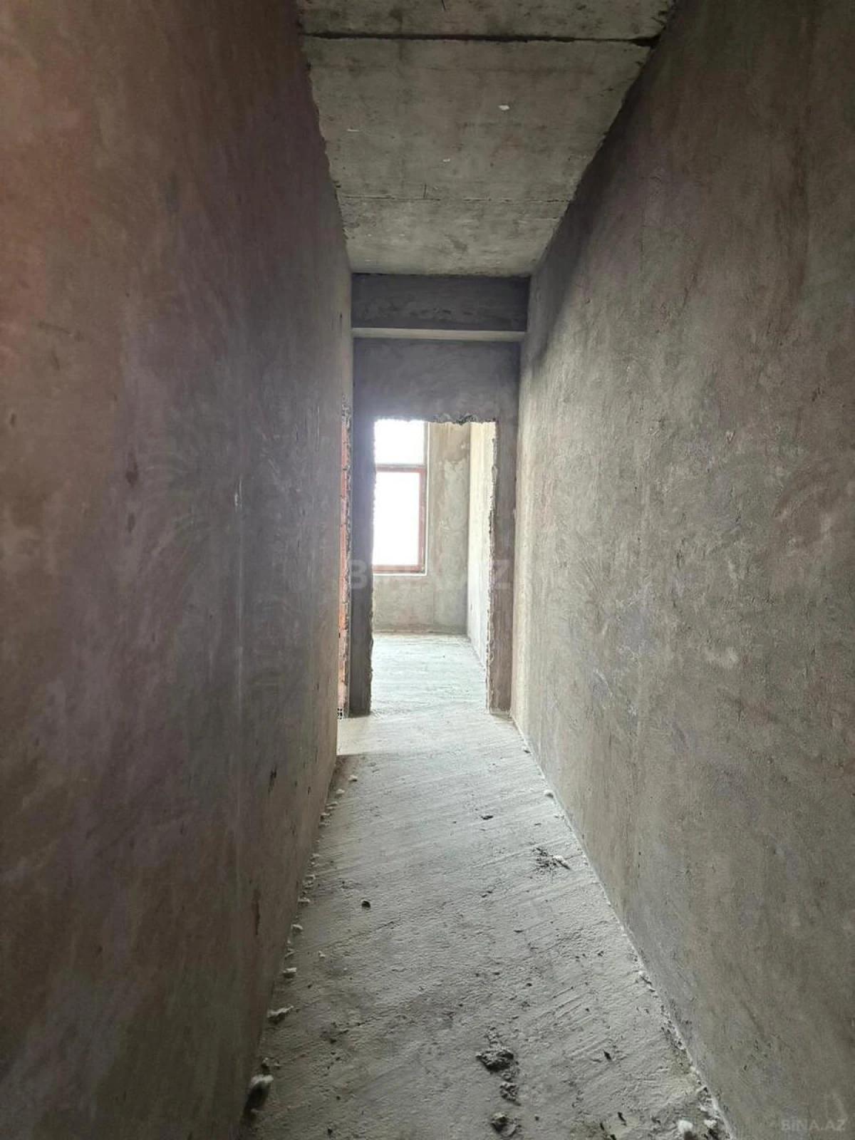 Satılır 4 otaqlı mənzil 240 m²