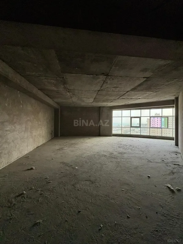 Satılır 4 otaqlı mənzil 240 m²