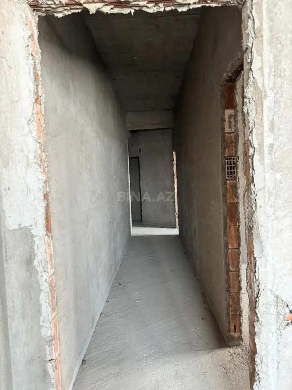 Satılır 4 otaqlı mənzil 240 m²