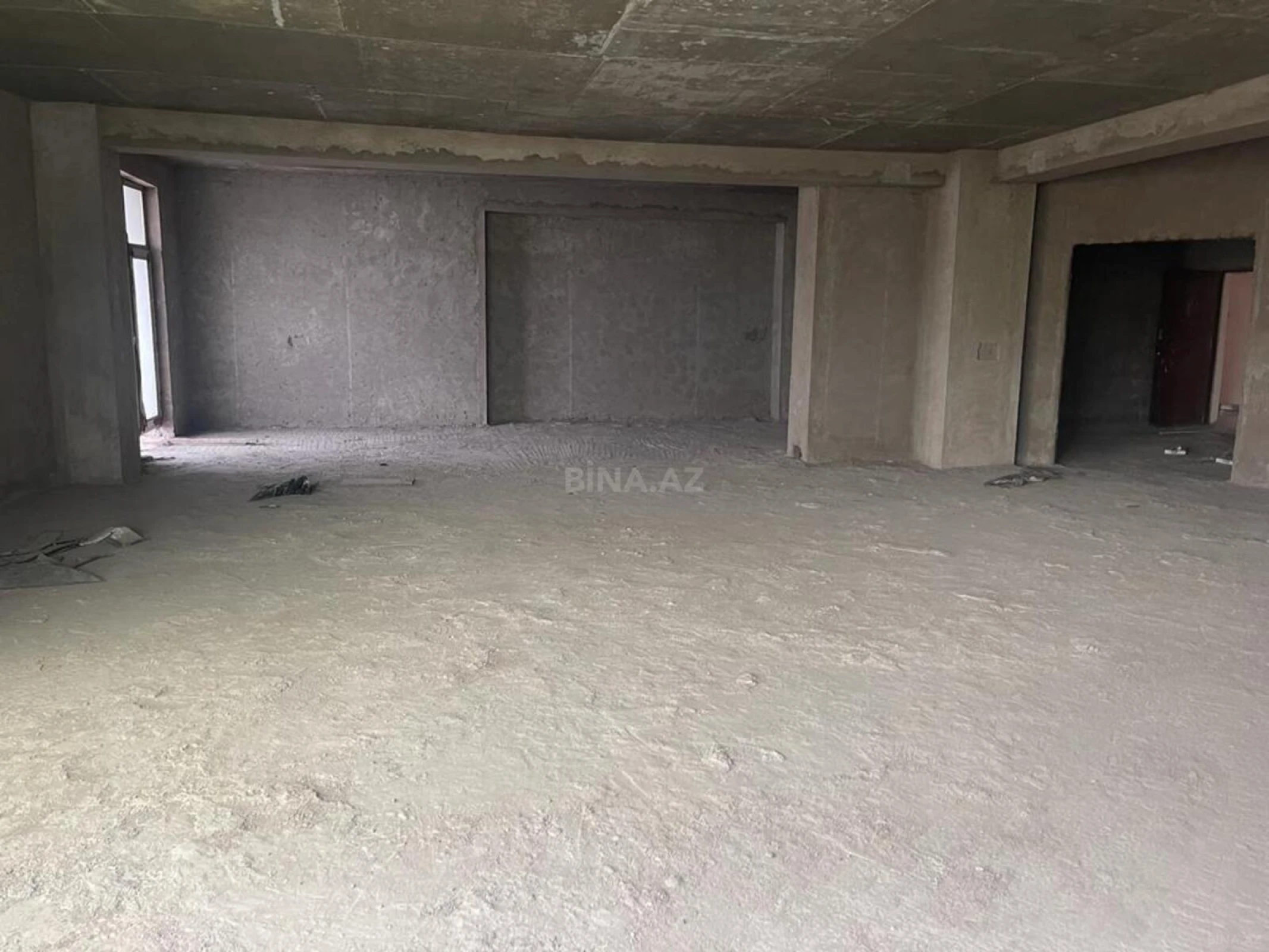Satılır 4 otaqlı mənzil 240 m²