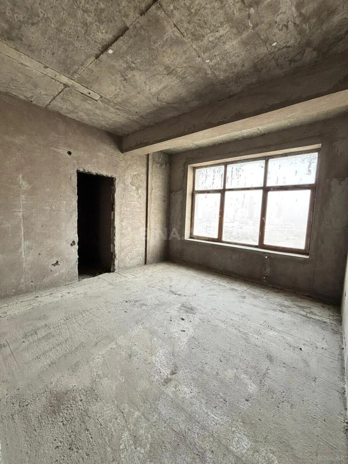 Satılır 4 otaqlı mənzil 240 m²