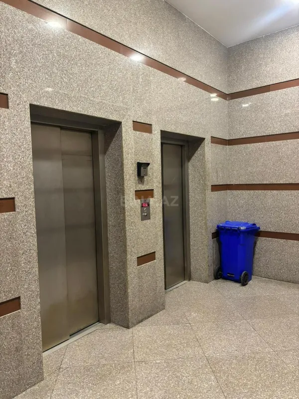 Satılır 4 otaqlı mənzil 240 m²