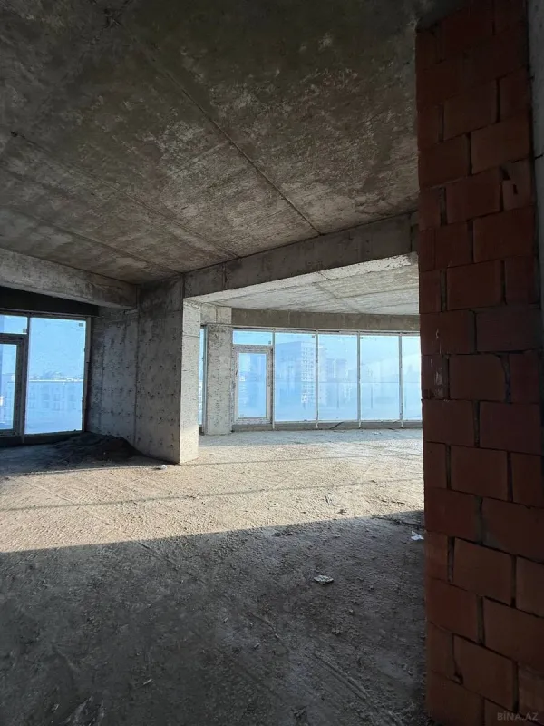 Satılır 4 otaqlı mənzil 248 m²