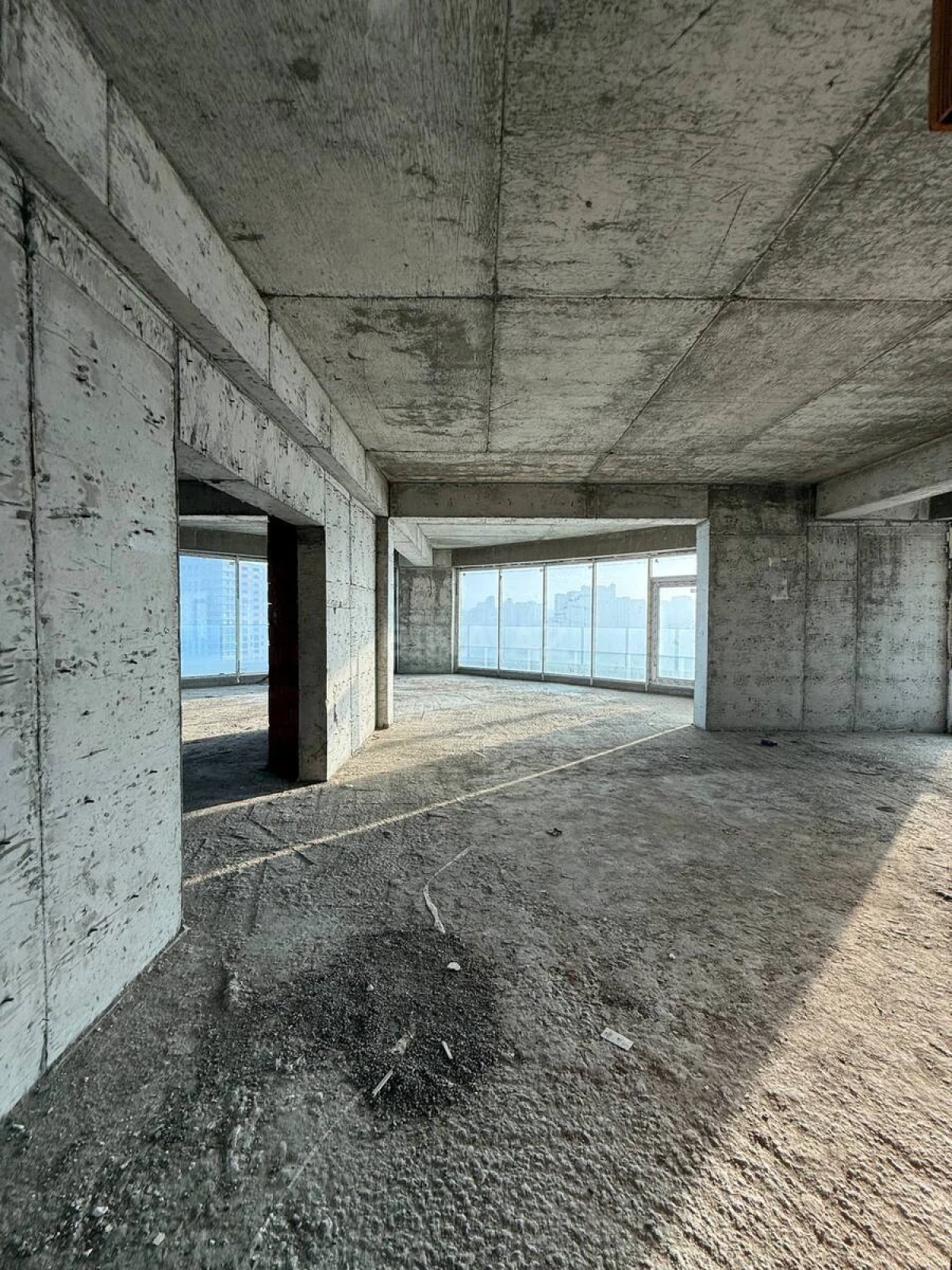 Satılır 4 otaqlı mənzil 248 m²