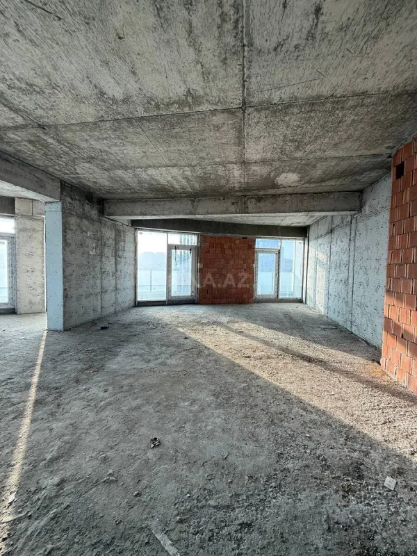 Satılır 4 otaqlı mənzil 248 m²