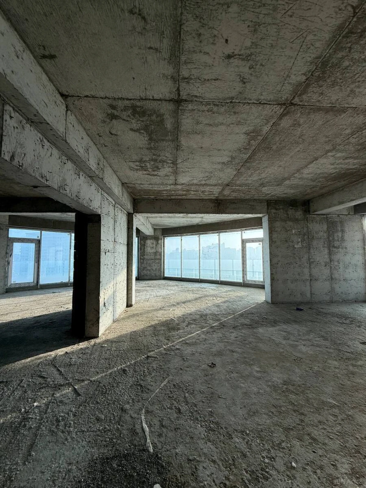 Satılır 4 otaqlı mənzil 248 m²