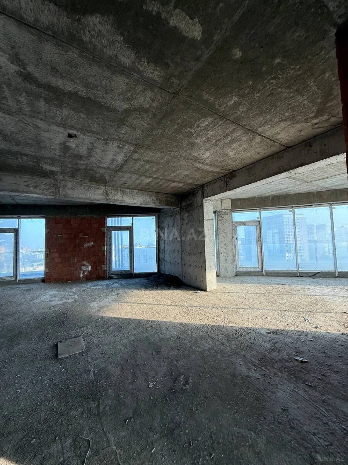 Satılır 4 otaqlı mənzil 248 m²