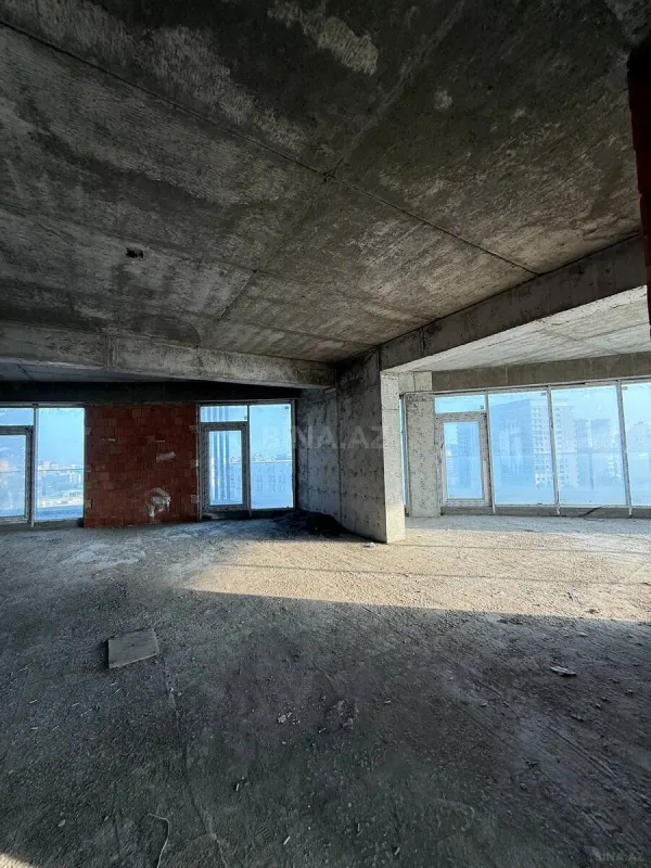 Satılır 4 otaqlı mənzil 248 m²